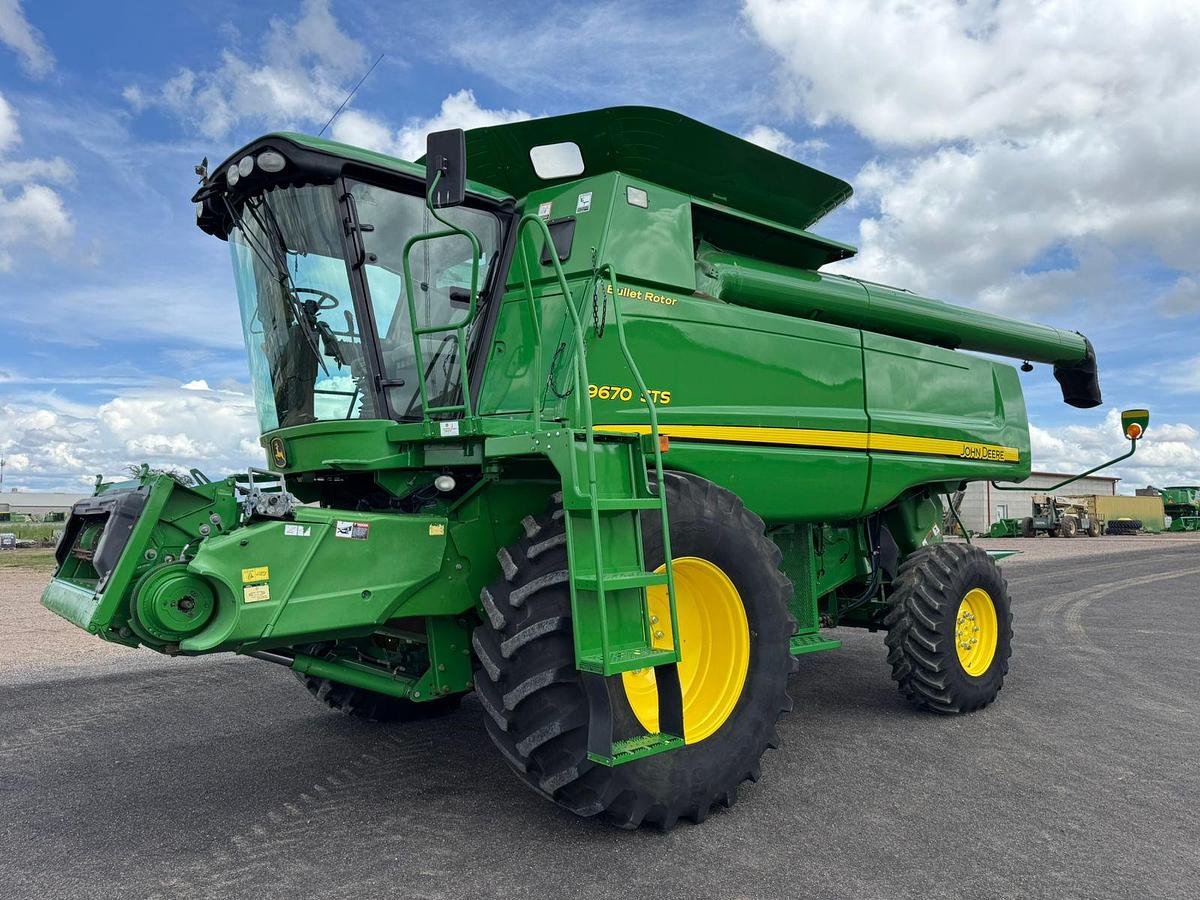 Usado 2009 JOHN DEERE® 9670STS