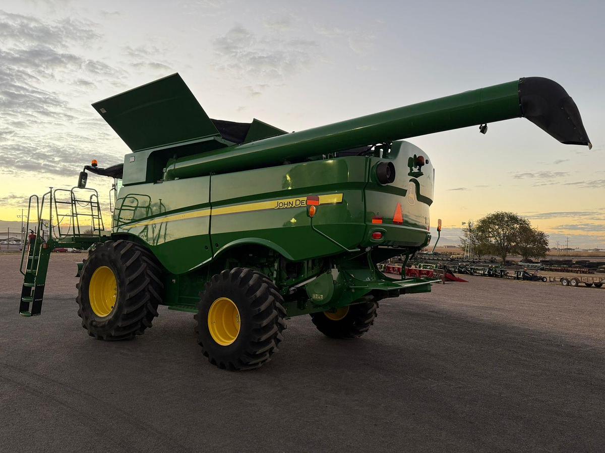 Usado 2014 JOHN DEERE® S670