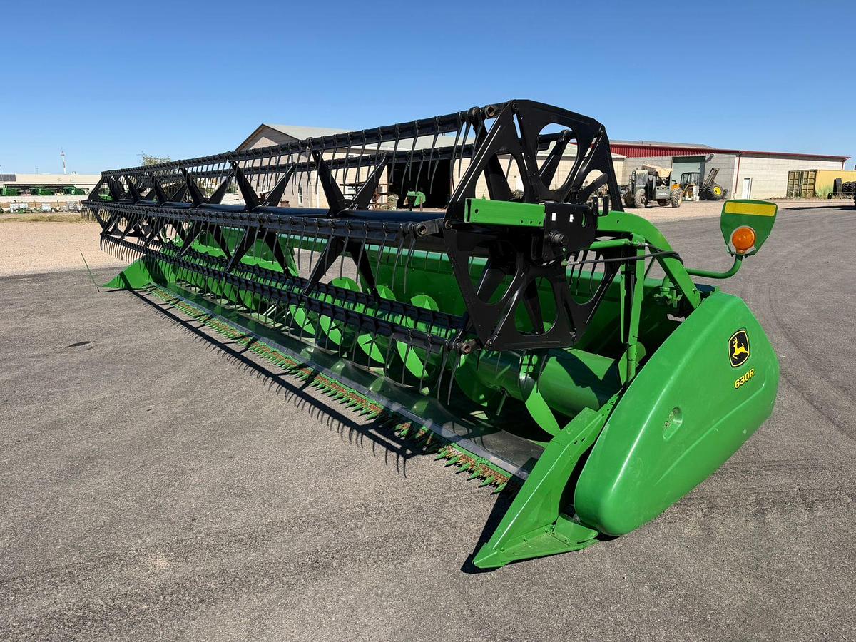 Usado 2005 JOHN DEERE® 630R