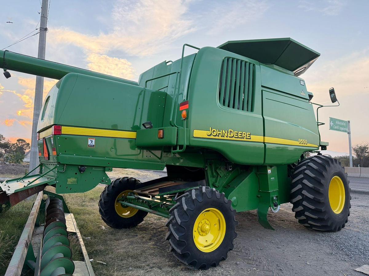 Usado 2003 JOHN DEERE® 9550