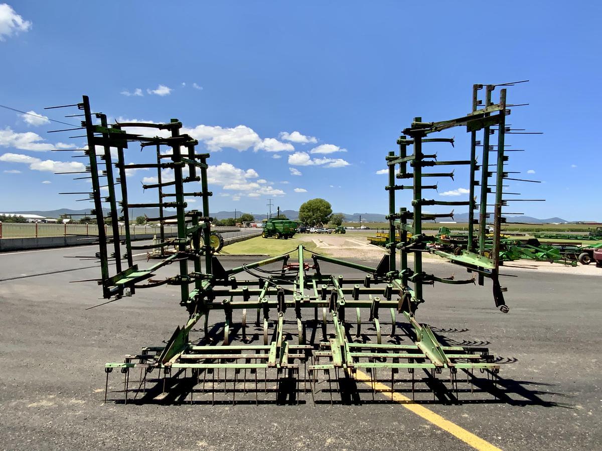 Usado JOHN DEERE® 1100