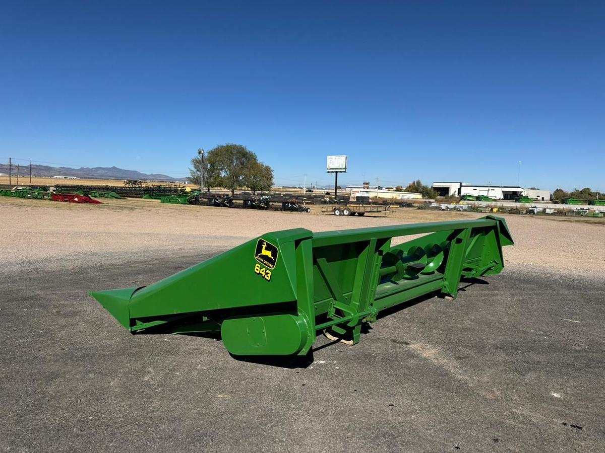 Usado JOHN DEERE® 643