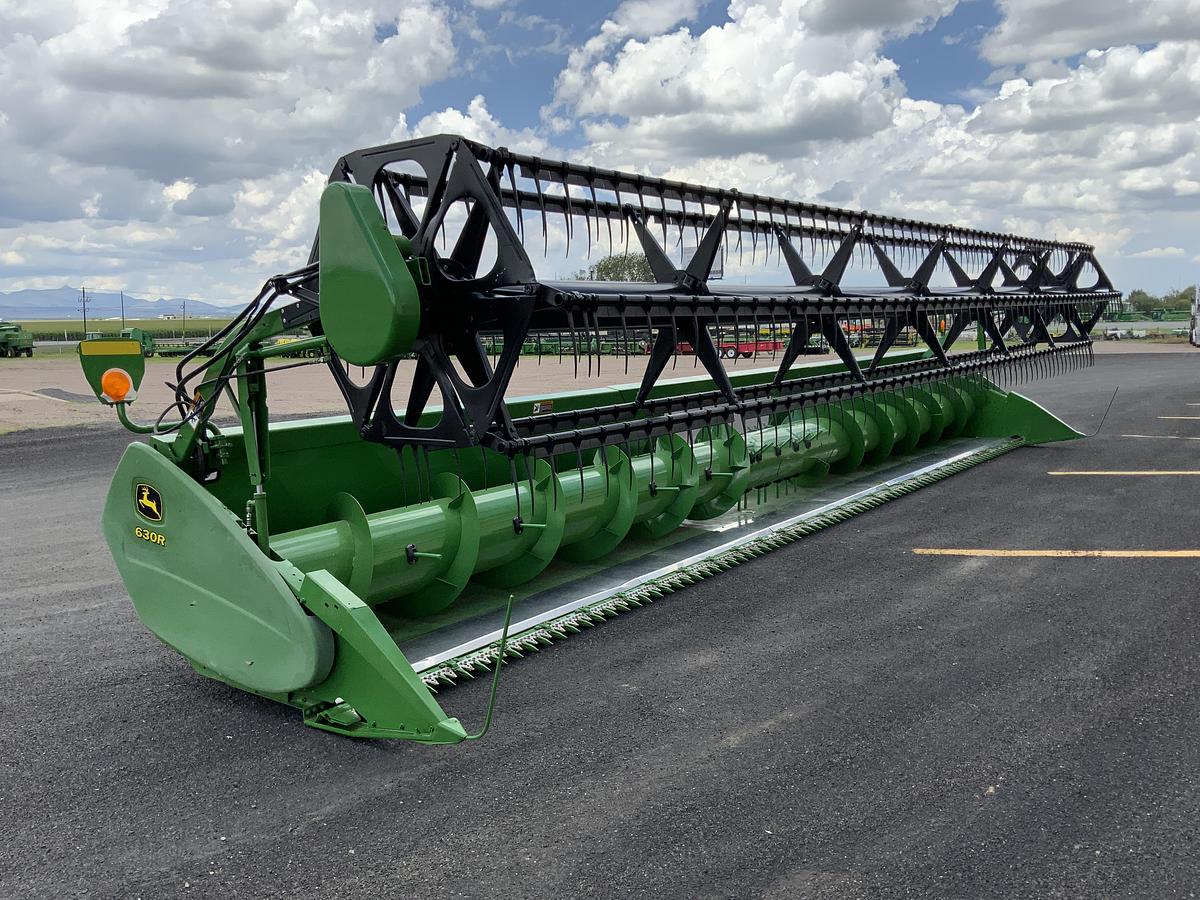 Usado 2006 JOHN DEERE® 630R