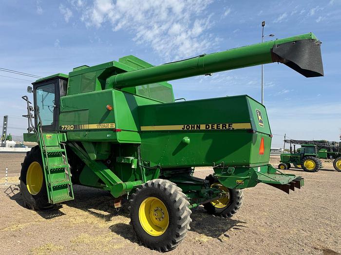 Usado 1986 JOHN DEERE® 7720 TITAN II
