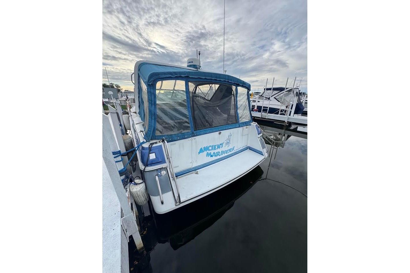Used 1990 Four Winns 315 Vista