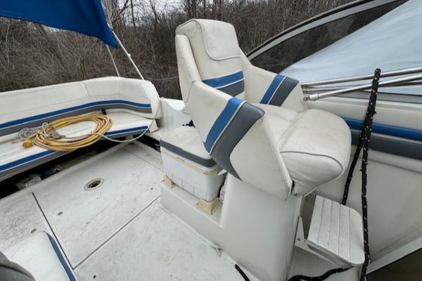 1993 Carver 280 Mid Cabin Express