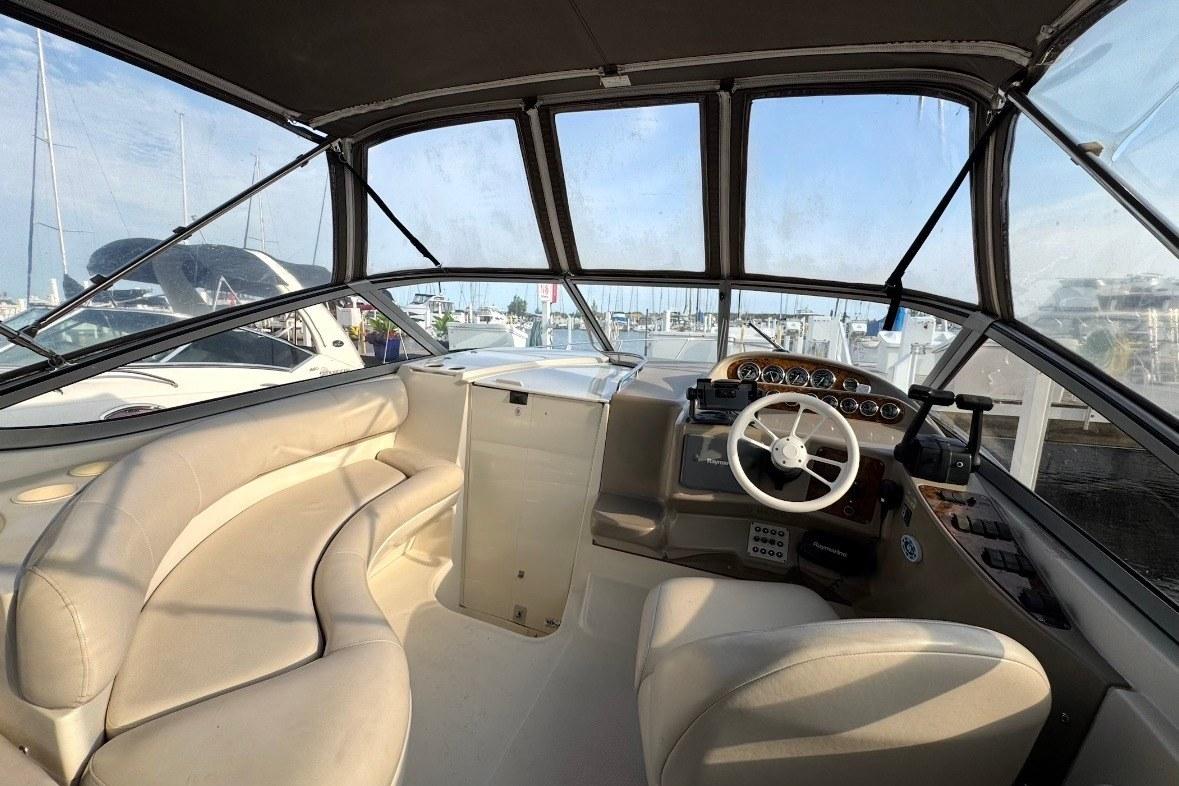 Used 1999 Cruisers Yachts 3075 Rogue