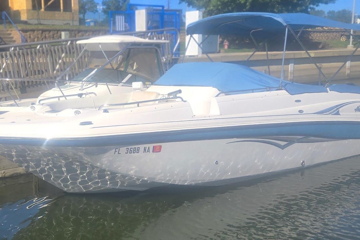 Used 2006 Hurricane SunDeck 260 OB
