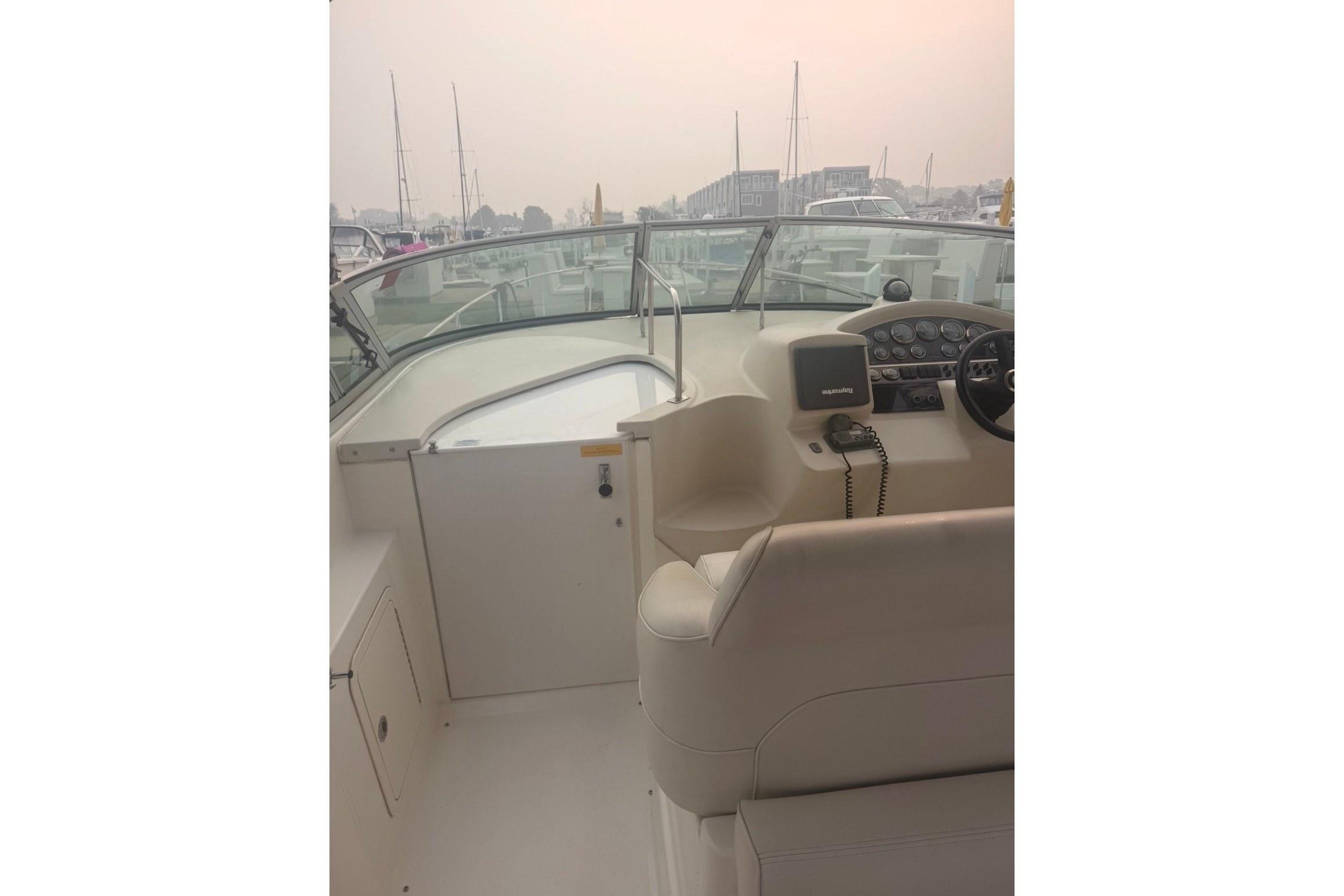 Used 1999 Cruisers Yachts 3075 Rogue