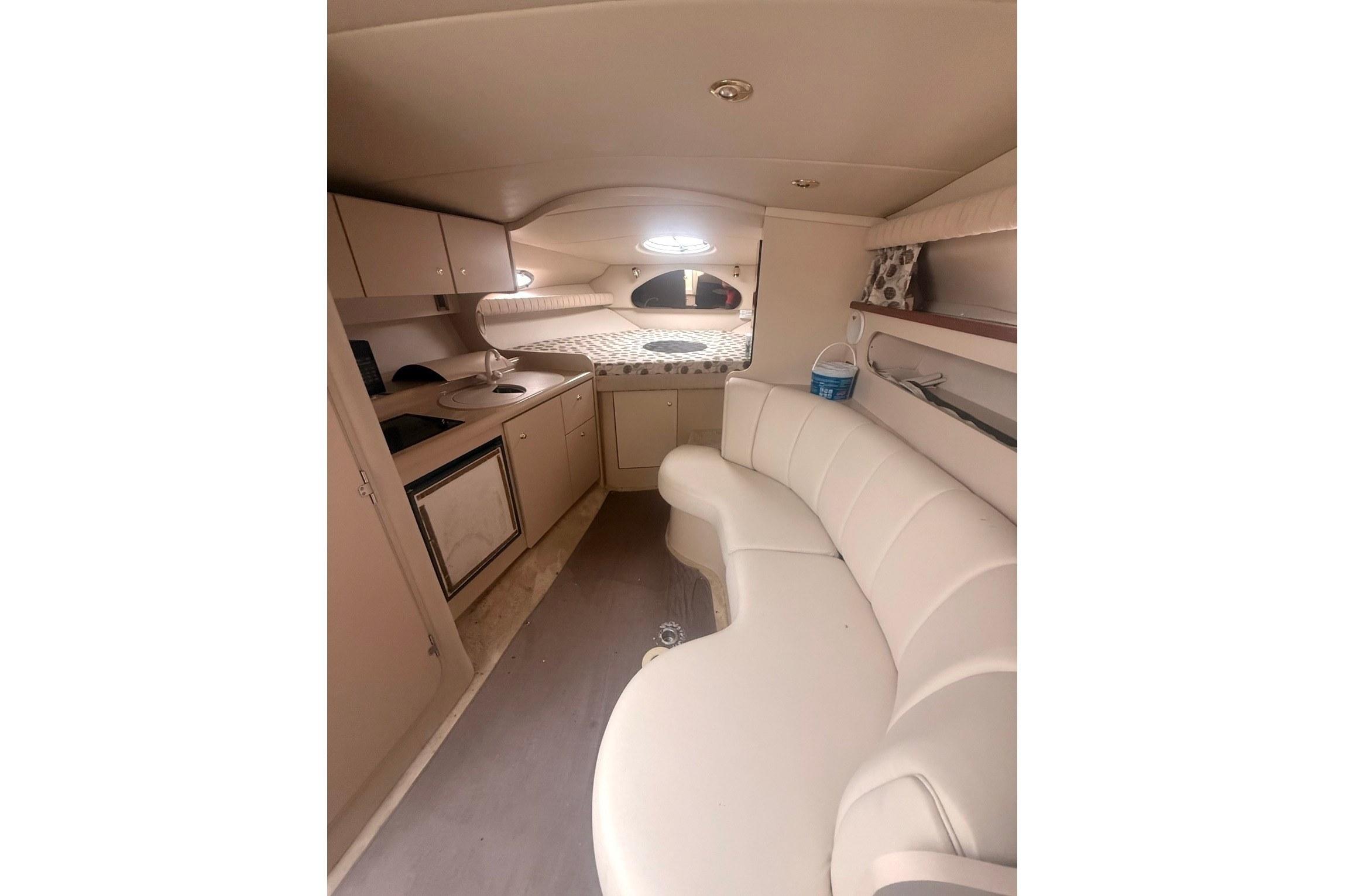 Used 1999 Cruisers Yachts 3075 Rogue