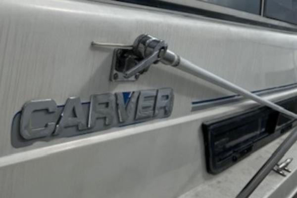 1993 Carver 280 Mid Cabin Express
