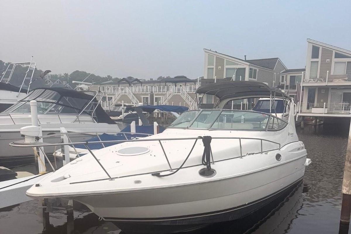 Used 1999 Cruisers Yachts 3075 Rogue