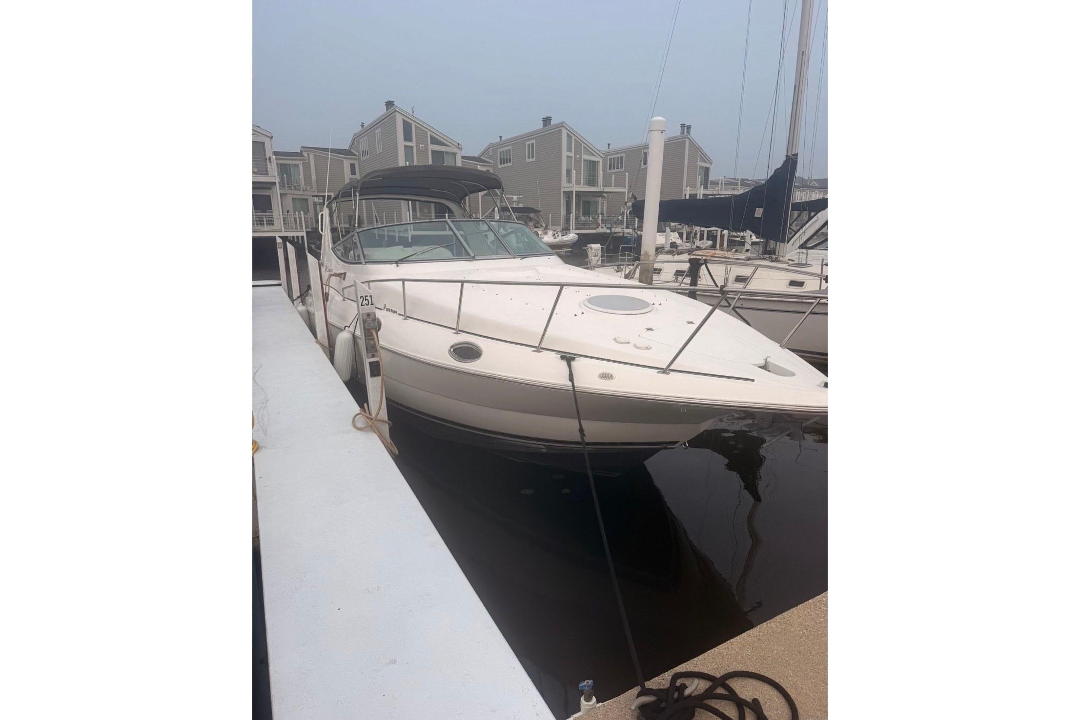 Used 1999 Cruisers Yachts 3075 Rogue