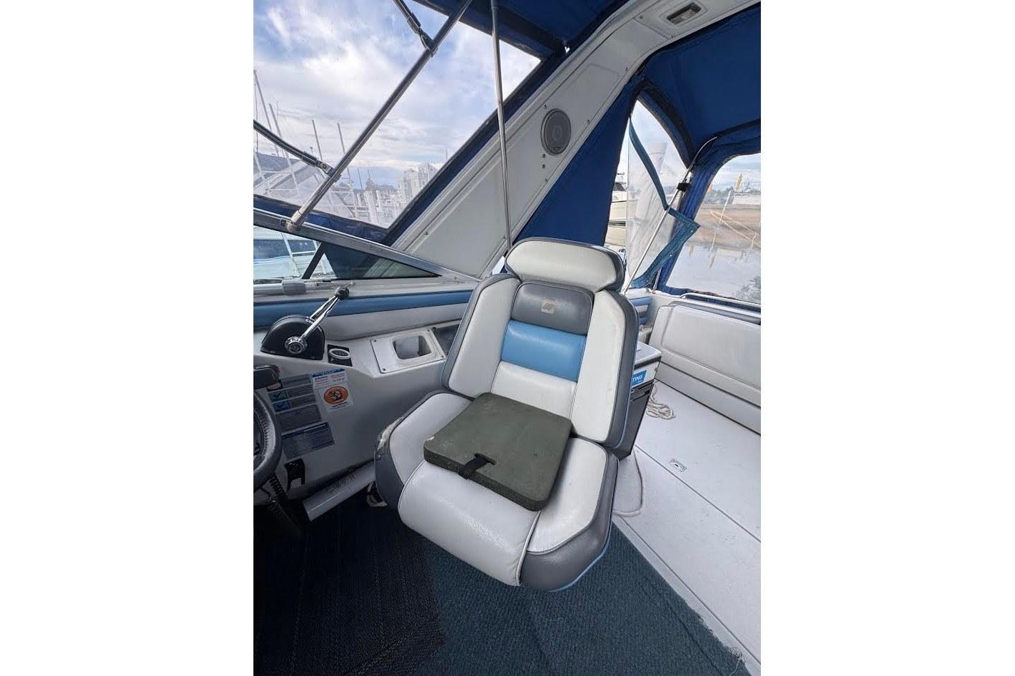 Used 1990 Four Winns 315 Vista