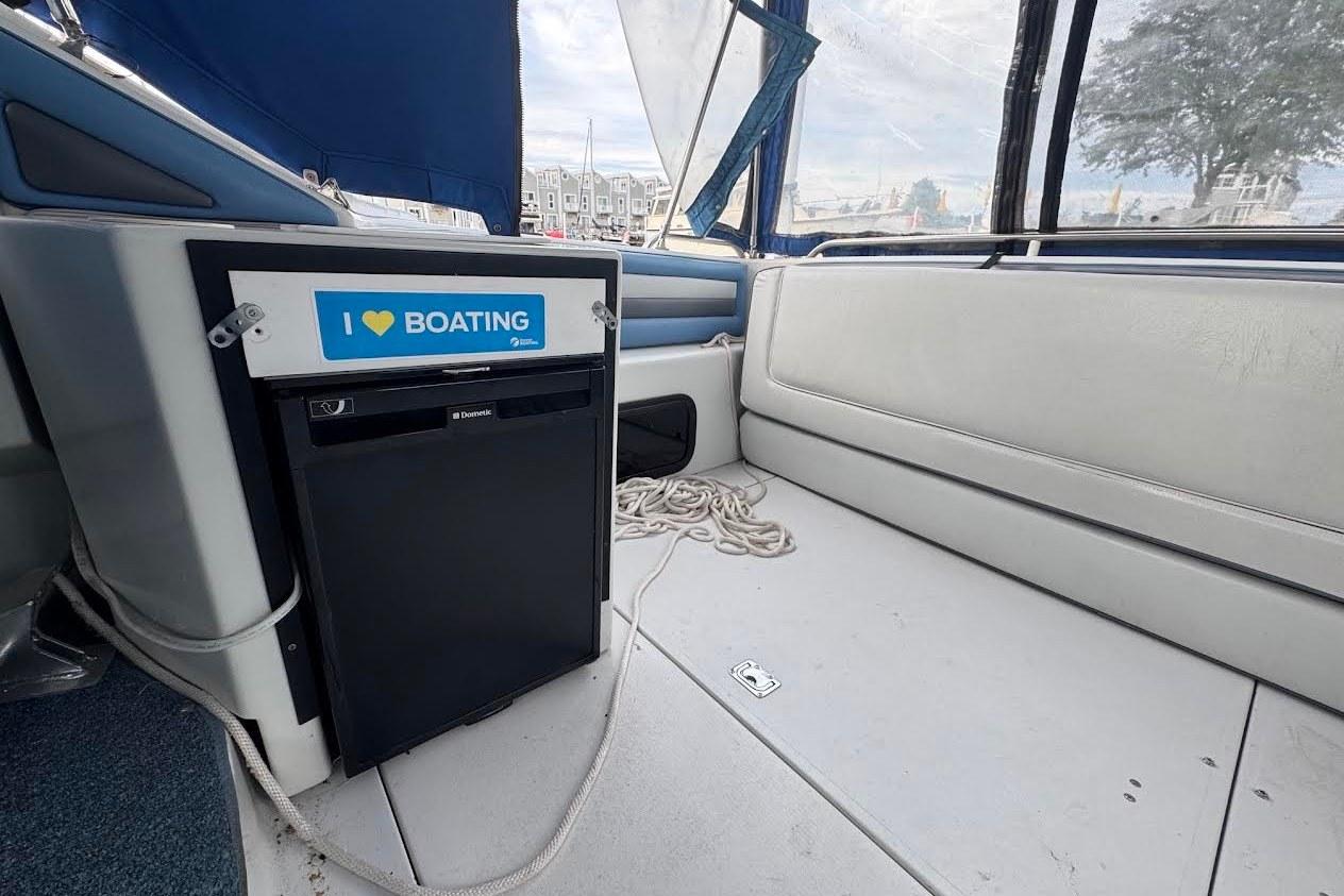 Used 1990 Four Winns 315 Vista