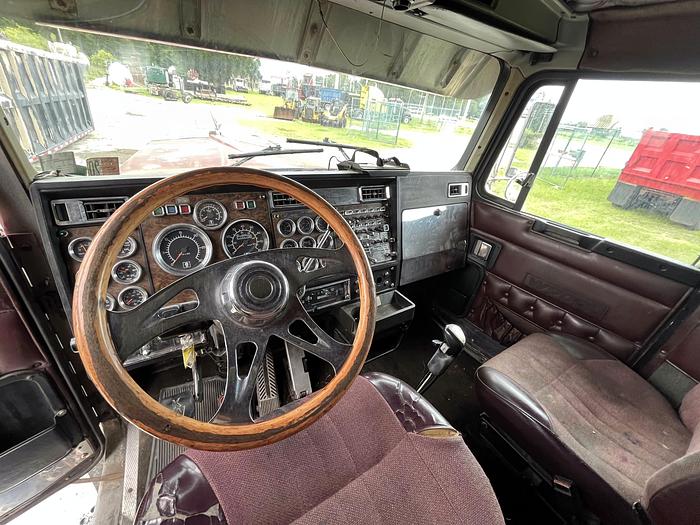 Used 05 Kenworth W900 5598