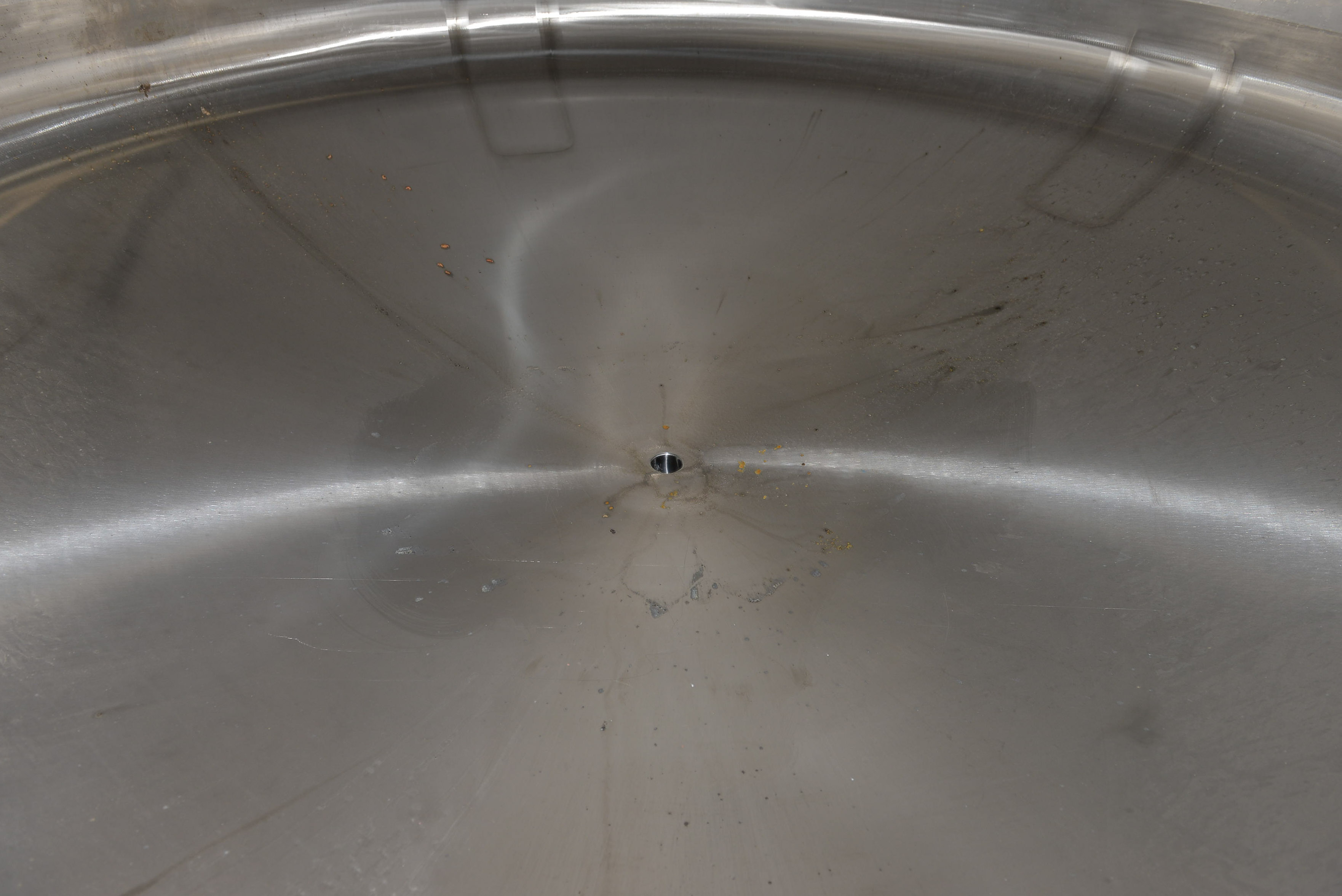 Used Serbatoio verticale 25.900 litri in acciaio inox AISI316