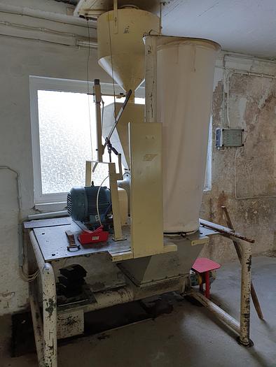 Used Sugar mill BAUERMEISTER type UZU-01 mounted on a pedestal