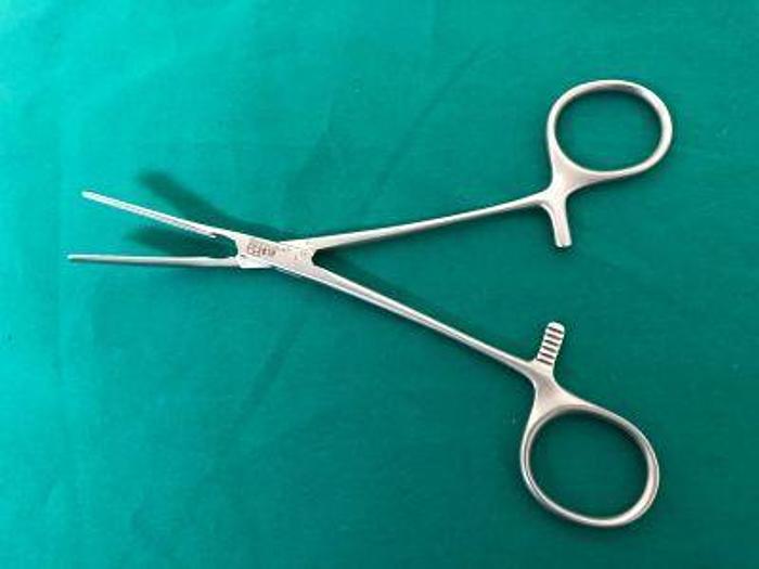 Used Clamp Atraumatic Dardik Multipurpose Jaw 30mm 15 Degrees 150mm (6in) AESCULAP FC301R