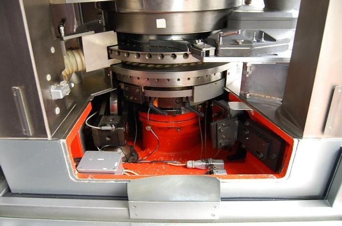 Used F 14633 D - Tablet Press FETTE P 2100 - 47 Stations