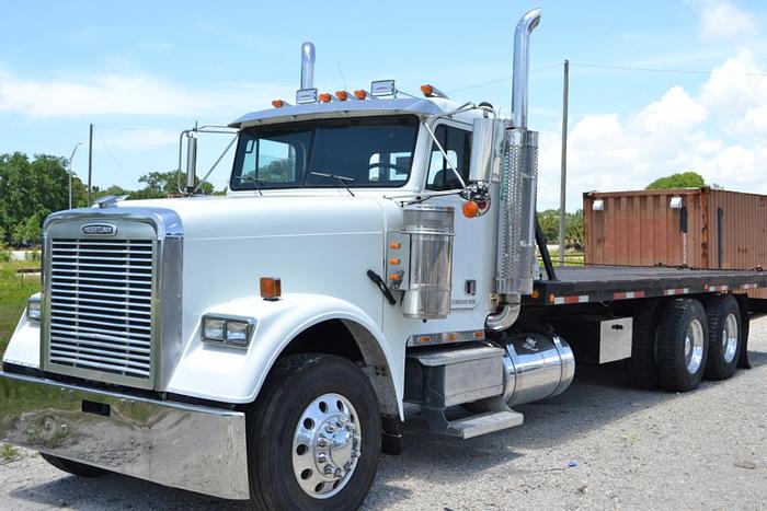 Used 2000 FREIGHTLINER FLD120