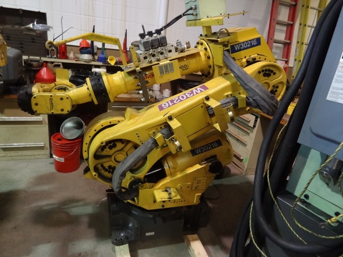 Used FANUC R2000iA/165F ROBOT W/RJ3iB CONTROLLER