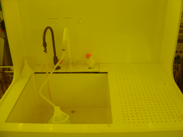 Used Reynoldstech   Plastic Slop Sink (2)