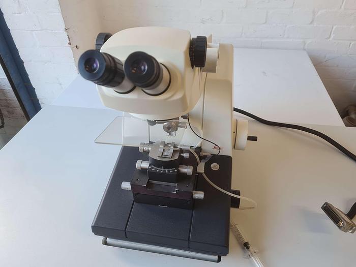 Used Leica Ultracut 702501 Ultramicrotome Microtome with anti vibration table