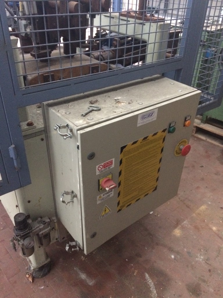 Usato 2000 Fustellatrice per scocche in multistrato