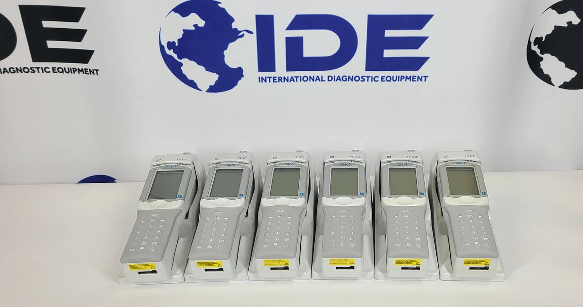 Abbott iSTAT 1 300G Handheld Clinical Hematology Analyzer plus Accessories