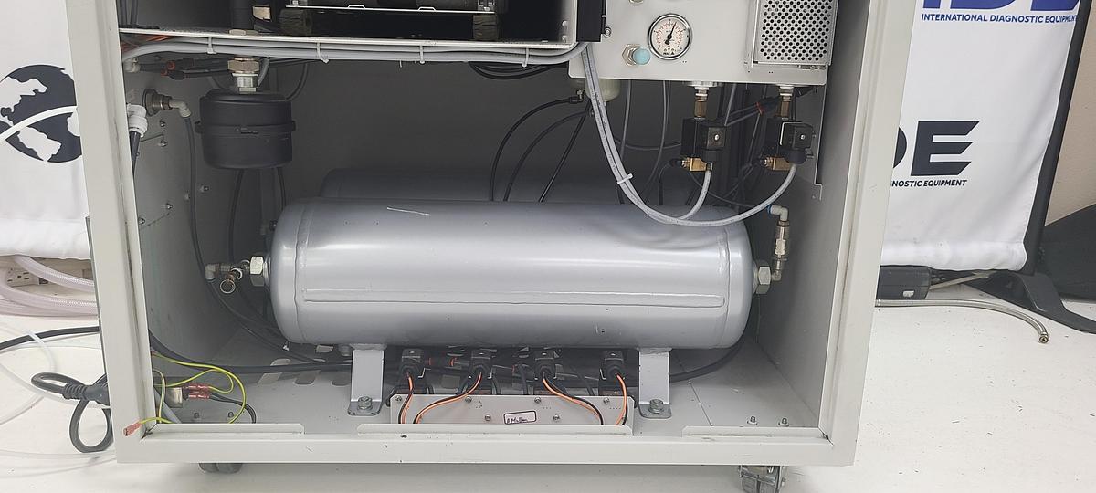 Used Peak Scientific Genius 3020 Nitrogen Gas LC/MS Generator