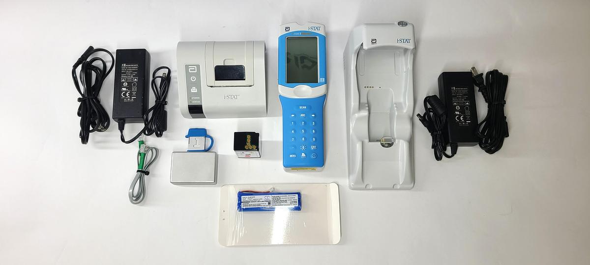 Abbott iSTAT 1 300W Handheld Clinical Hematology Analyzer plus Accessories