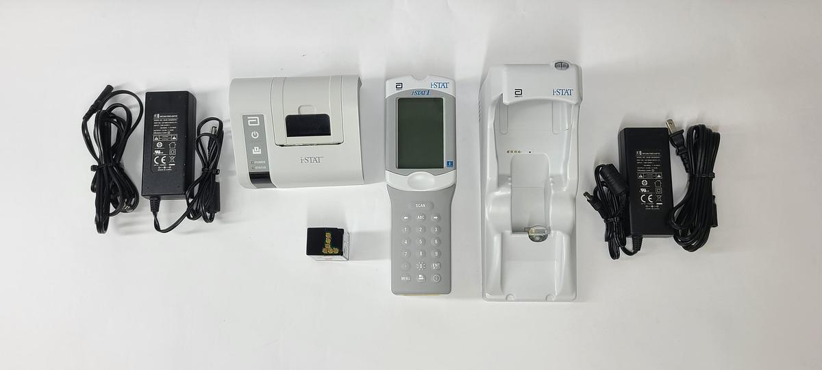 Abbott iSTAT 1 300G Handheld Clinical Hematology Analyzer plus Accessories