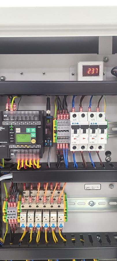 Used Peak Scientific Genius 3020 Nitrogen Gas LC/MS Generator