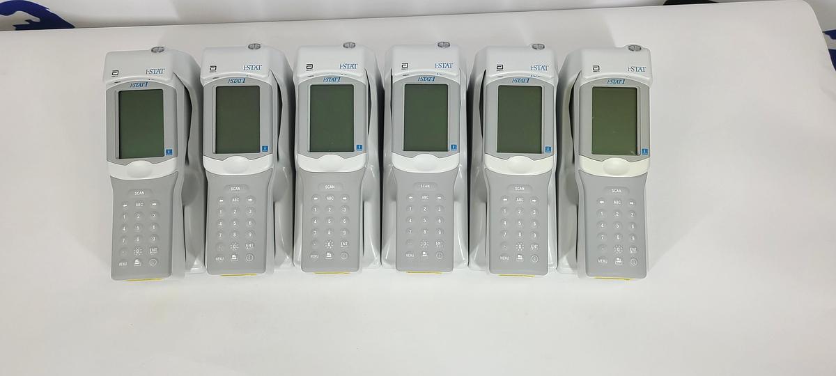 Abbott iSTAT 1 300G Handheld Clinical Hematology Analyzer plus Accessories