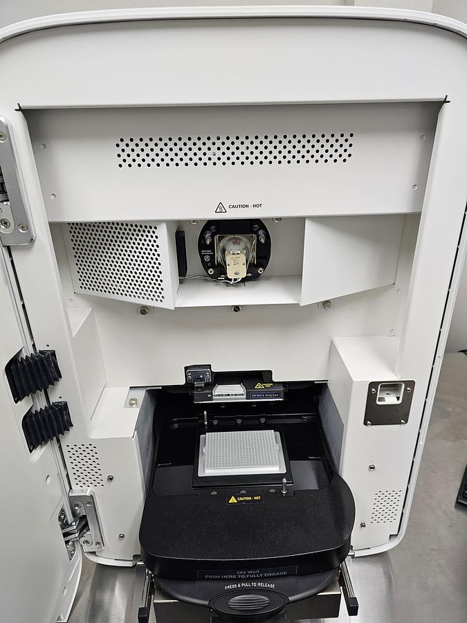 Refurbished Applied Biosystems QuantStudio 7 Flex Real-Time PCR System, 384-well, Desktop Analyzer