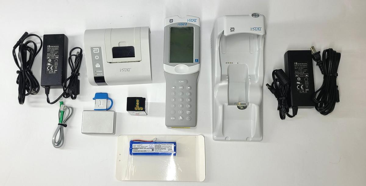 Abbott iSTAT 1 300G Handheld Clinical Hematology Analyzer plus Accessories