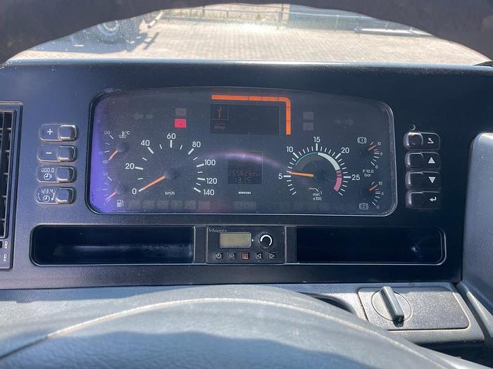 Gebruikt 1998 MERCEDES BENZ 1840 , 3 PEDALS , MANUAL GEAR