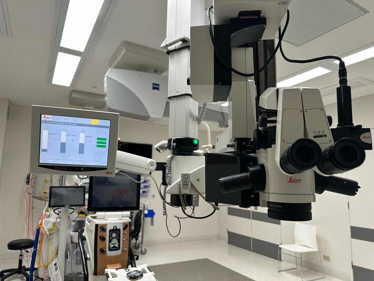 Used LEICA M844 / M820 C40 Ceiling Mounted Opthalmology Surgical Microscope