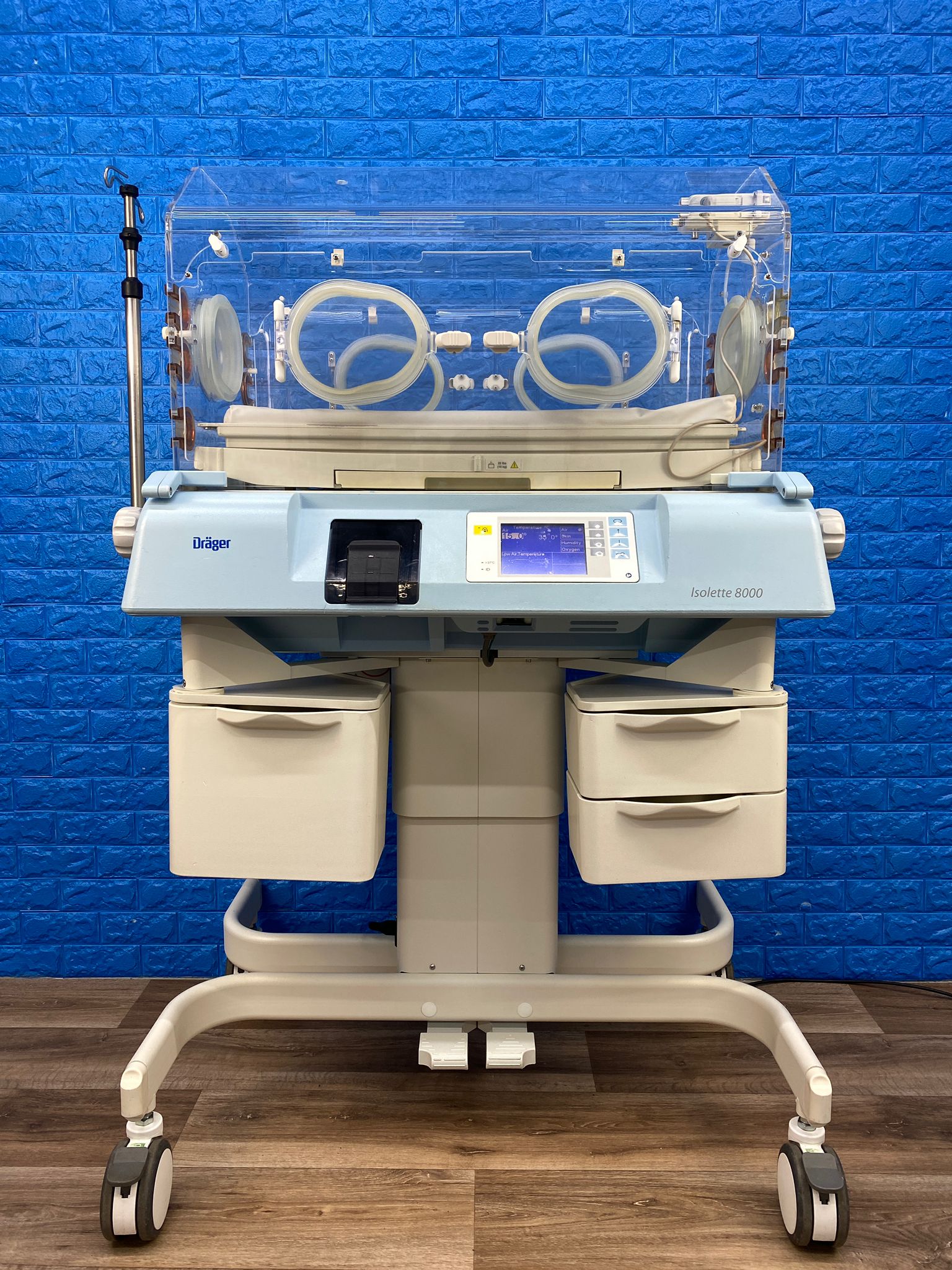 Used Drager Isolette 8000 YOM: 2017