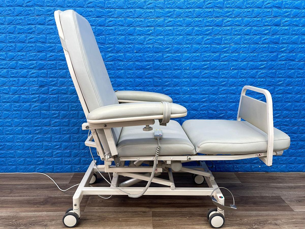 Used Digiterm Comfort-4B Dialysis chair with remote 