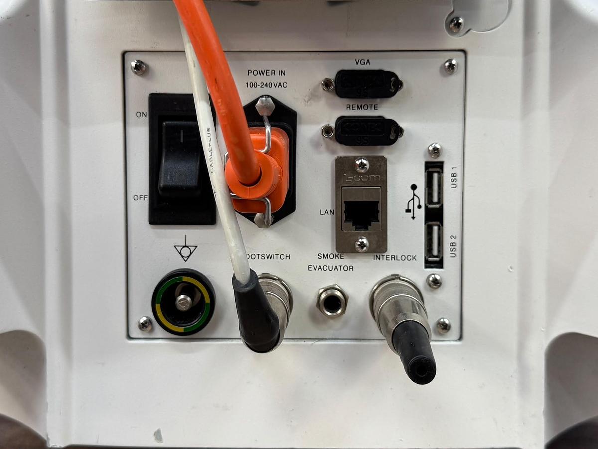 Used Lumenis ACUPULSE DUO Laser 40 Watt REF: SA-10014050 YOM: 2015 SN: 175 Include: Acupulse SurgiTouch Flash Scanner SN: 2118A Acuspot 712 Micromanipulator SN: 846 4x CO2 Laser Glasses