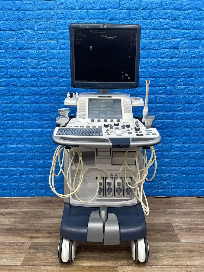 Used GE Logiq E9  YOM: 2014 With 4 Probes.