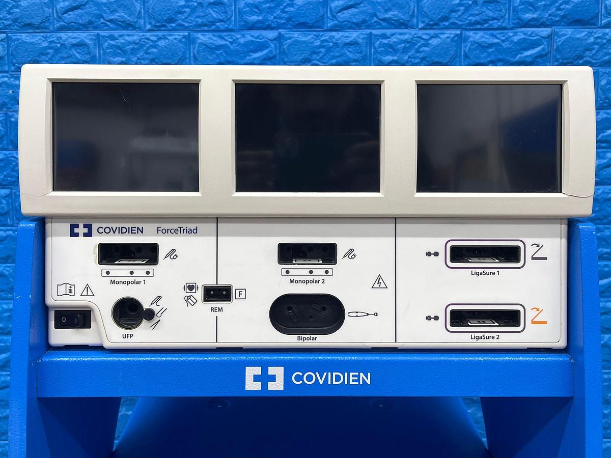 Used COVIDIEN ForceTriad YOM: 2013 with Mono Polar Footswitch and Bipolar Footswitch