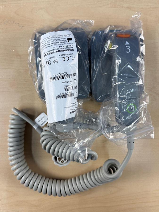 Mindray Defib Paddles REF: 0651-30-77001 YOM: 2020 -5 pieces Brand New