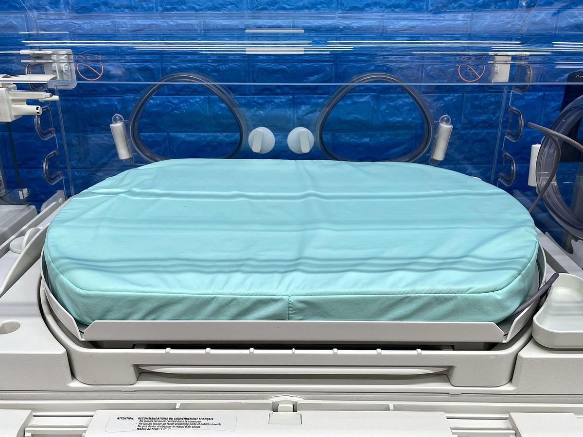 Used GE Giraffe Infant Incubator, YOM:2018, YOM:2018