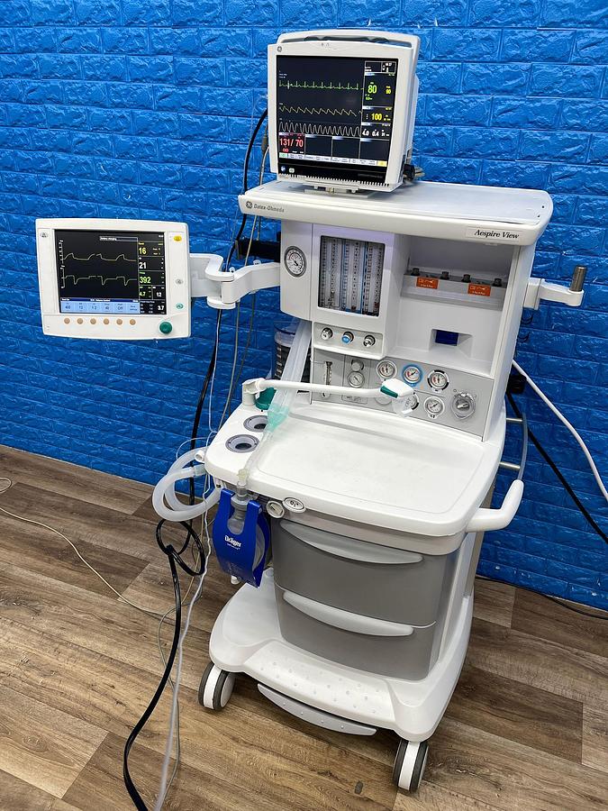 Used  GE Aespire View Anesthesia YOM: 2015 Include GE B450 Patient Monitor With E-miniC Gas Module And Leads YOM: 2015 