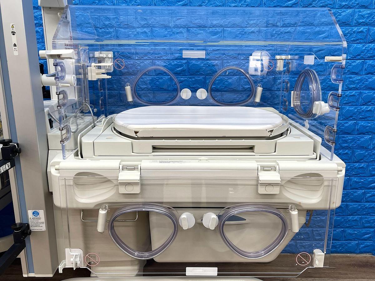 Used GE Giraffe Infant Incubator, YOM:2018, YOM:2018