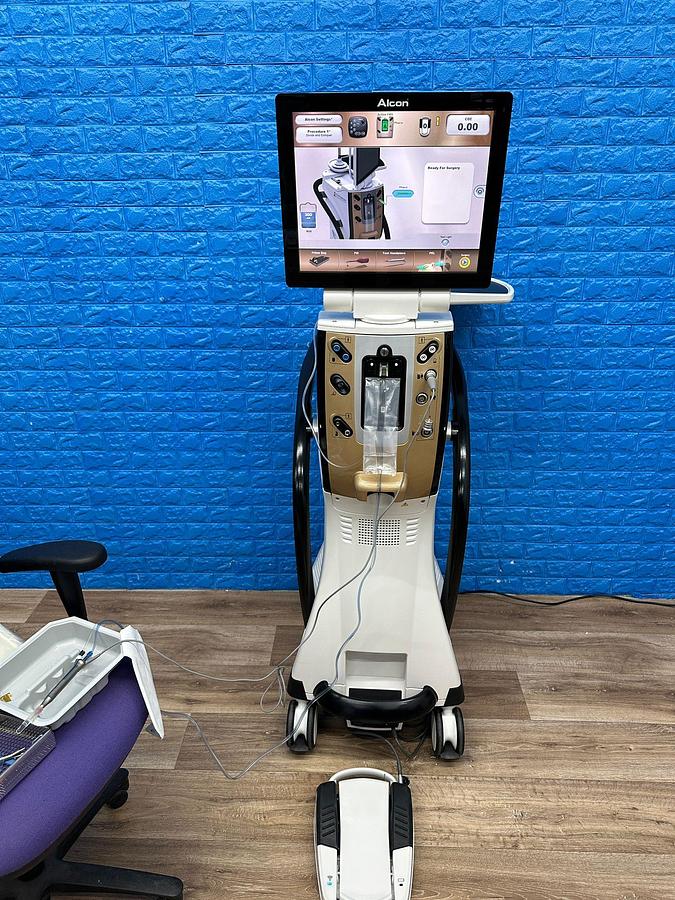 Used ALCON Centurion Phaco Machine, YOM: 2016 Phacoemulsifier
