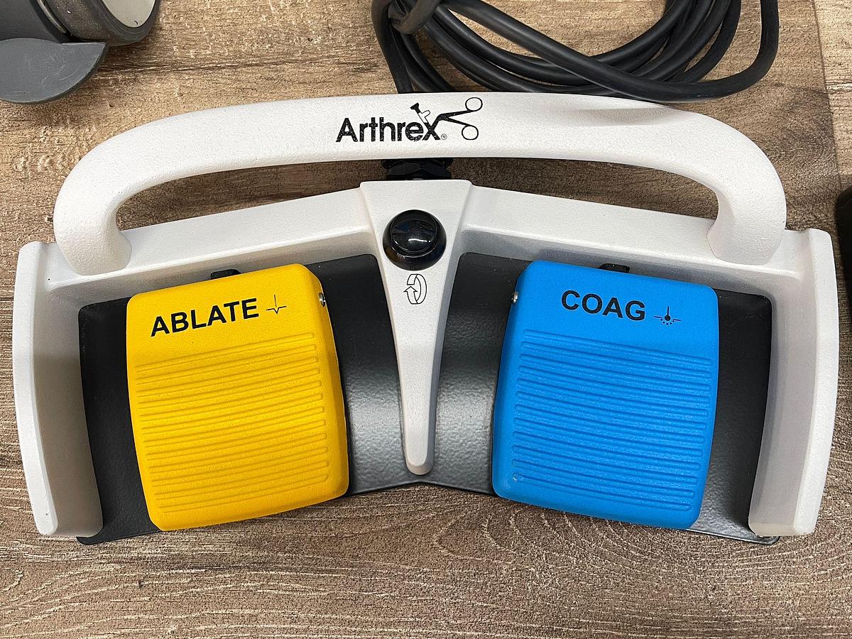 Used ARTHREX Synergy UHD4 4K Tower LED 4K Monitor 32 inch YOM: 2018